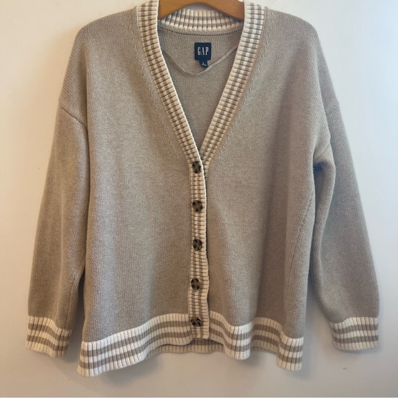 GAP Sweaters - Gap Women’s V-neck button Cardigan Sweater Large
